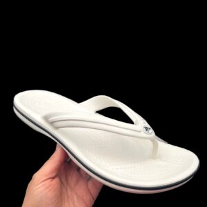 Men's Lightweight White Crocs Flip Flop Sandals Size 10-11 - Comfortable & Water-Friendly Footwear