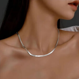 Stylish Silver Stainless Steel Chain Necklace - Ideal Gift for Both Men and Women